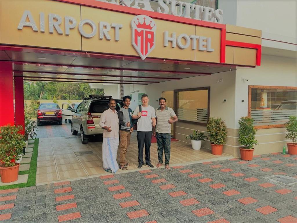 Marina Suites Airport Hotel Kochi Exterior foto