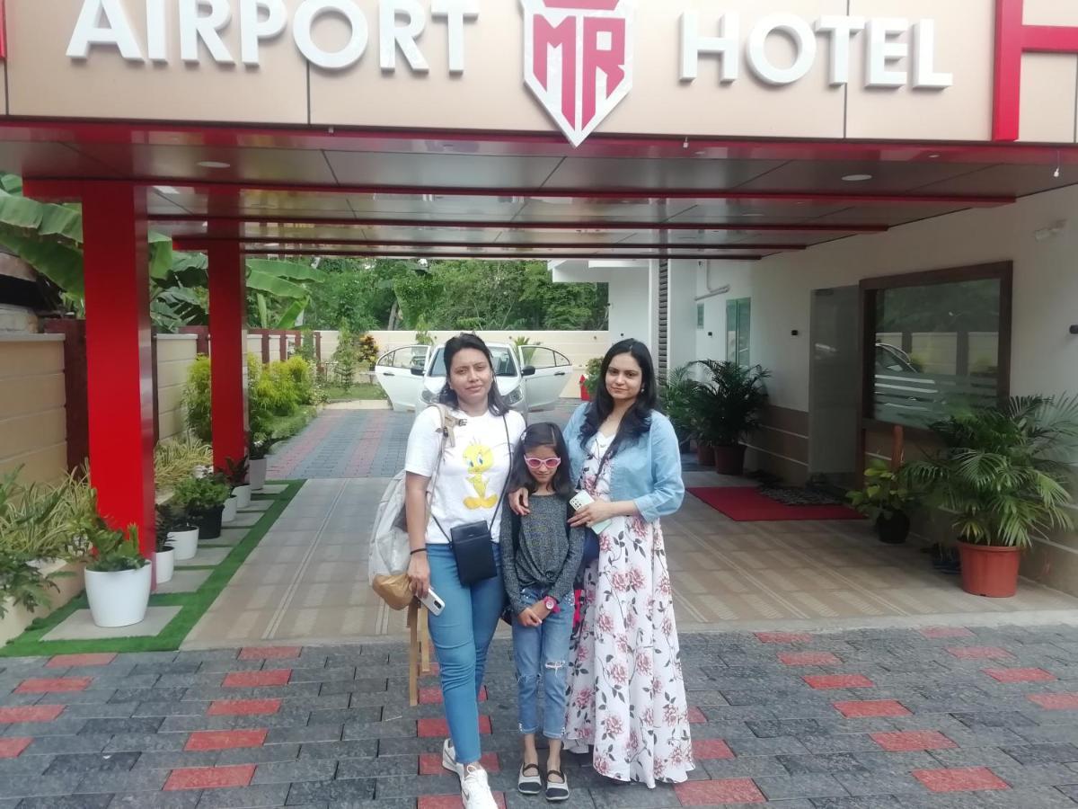 Marina Suites Airport Hotel Kochi Exterior foto