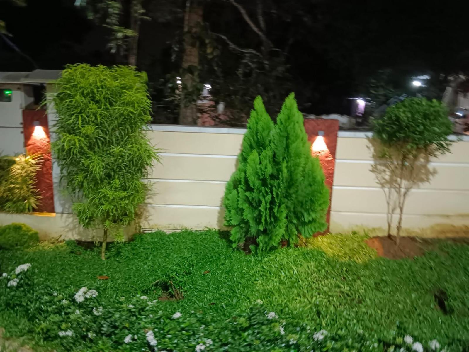 Marina Suites Airport Hotel Kochi Exterior foto